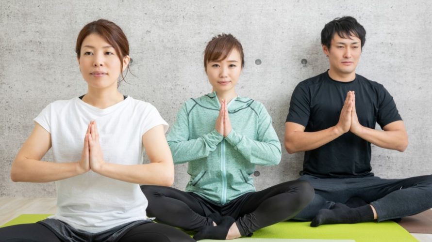 超簡単な胸の筋トレ!パームプッシュのやり方とポイントを解説